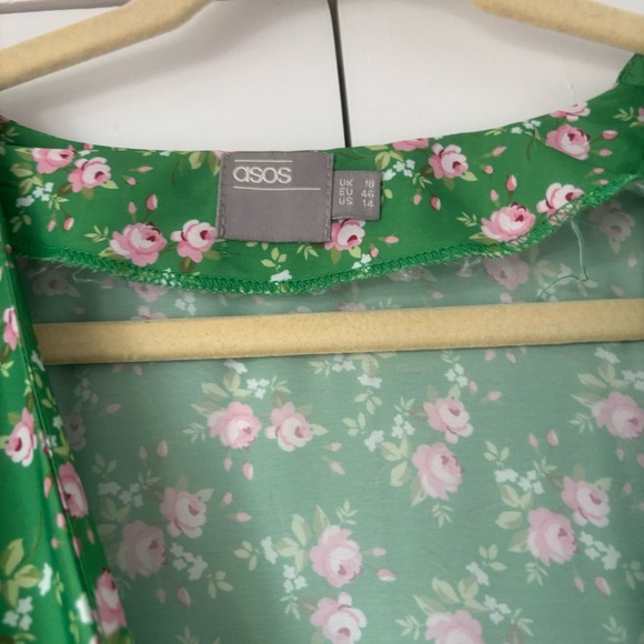 ASOS Green Silky Midi Pleated Dress. Vintage looking w/ Velvet Buttons Size 14. - Picture 6 of 8